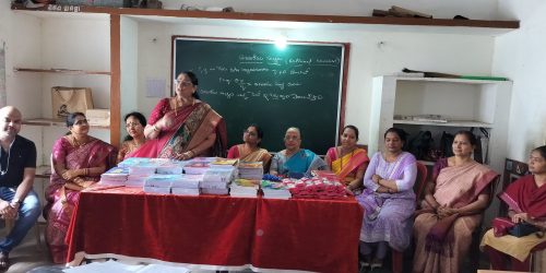 ତେଲୁଗୁ ମାଧ୍ୟମ ଛାତ୍ରଛାତ୍ରୀଙ୍କୁ ଶିକ୍ଷା ସାମଗ୍ରୀ ବଣ୍ଟନ