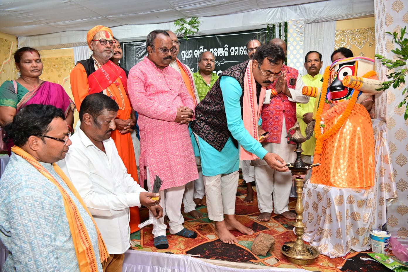 You are currently viewing ପୂର୍ବତନ ବିଧାୟକ କରେନ୍ଦ୍ର ମାଝିଙ୍କ ପ୍ରଥମ ଶ୍ରଦ୍ଧାବର୍ଷିକ ପାଳିତ : ଅଞ୍ଚଳର ବିକାଶ ପୁରୁଷ ଥିଲେ : ସାଂସଦ