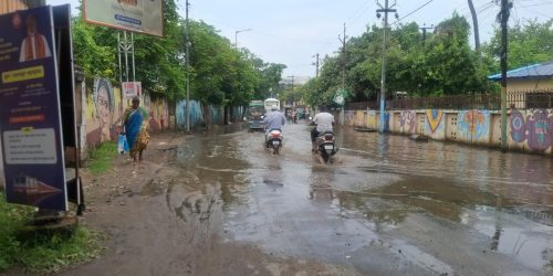 ଝାଡେଶ୍ବରୀ ମନ୍ଦିର ନିକଟ ରାସ୍ତା ଜଳାର୍ଣ୍ଣବପର୍ଯ୍ଯଟକ ହନ୍ତସନ୍ତ