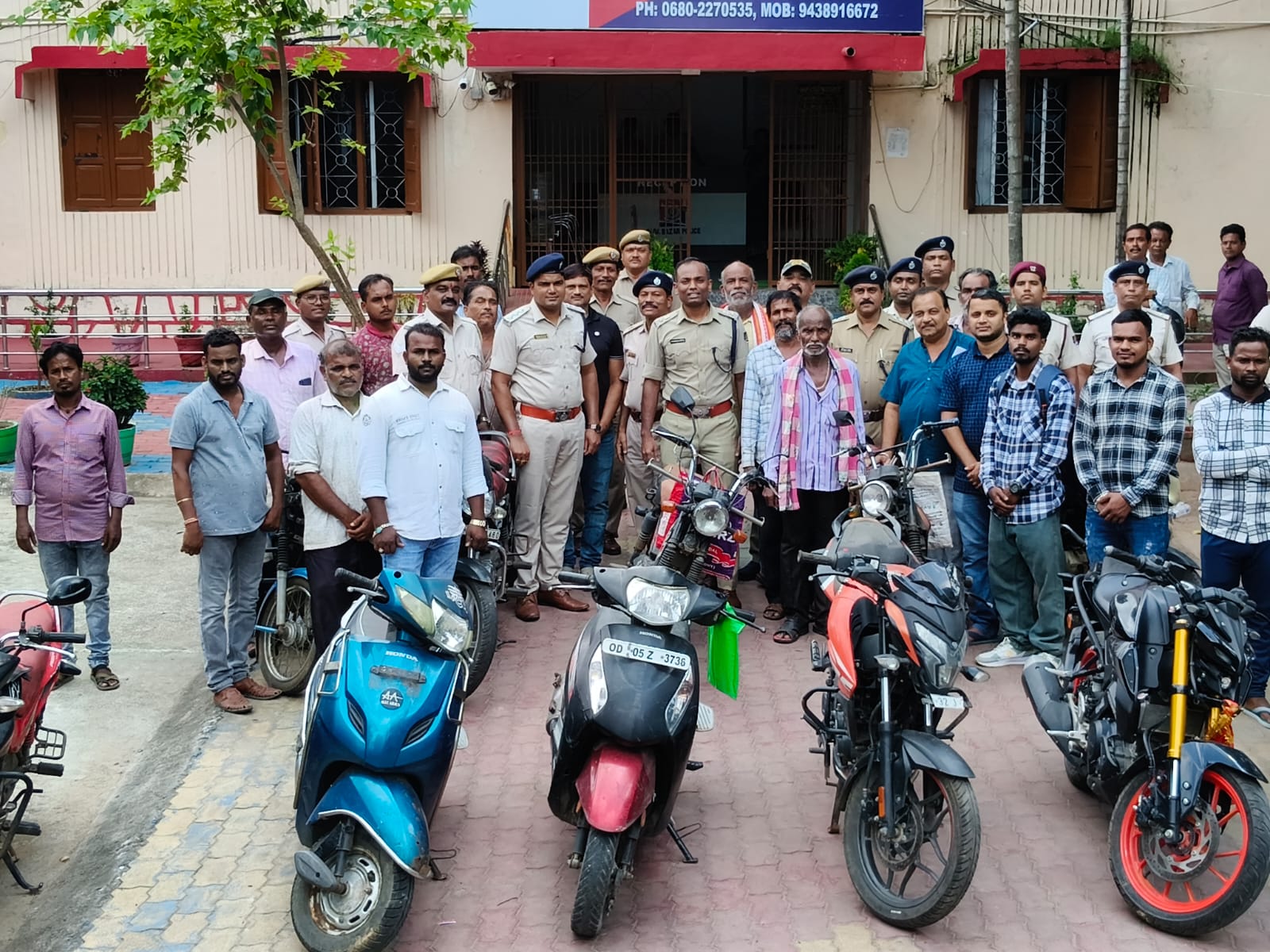 You are currently viewing ୧୨୧ ମୋବାଇଲ ଉଦ୍ଧାର, ୧୦୨ ମାଲିକଙ୍କୁ ହସ୍ତାନ୍ତର
